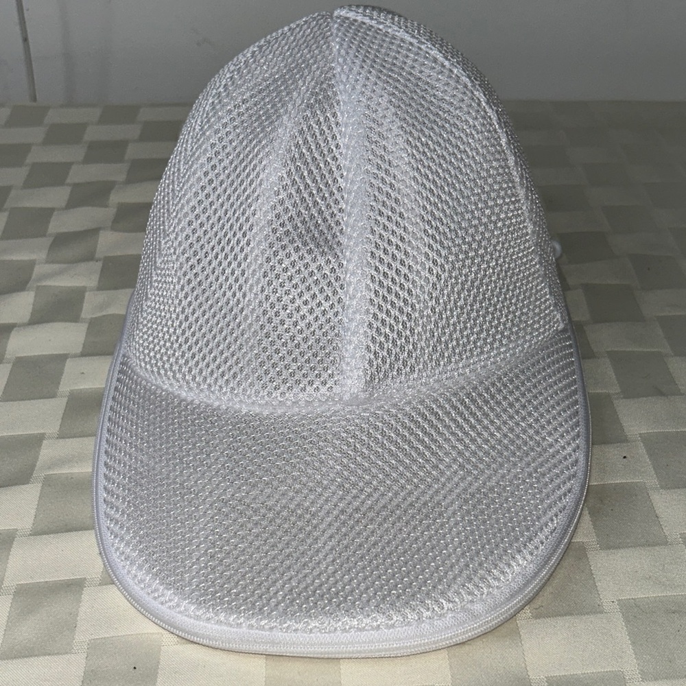 White Mesh Baseball Hat Washing Bag